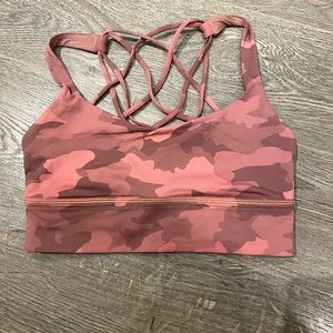 Lululemon spots bar!